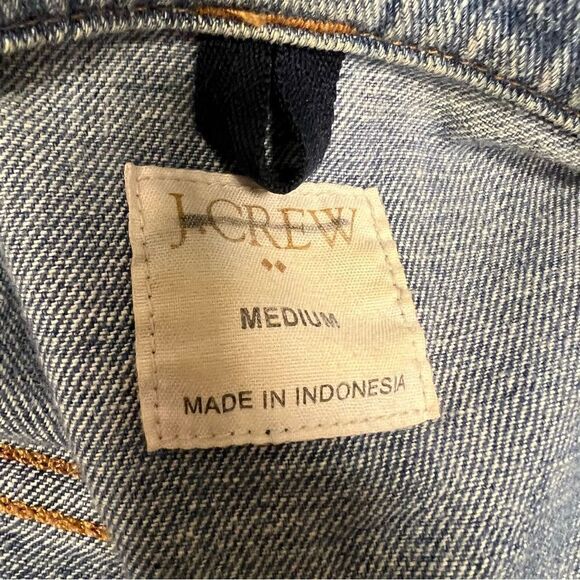 👠J Crew jean jacket with anchor buttons. Size M - Picture 8 of 8